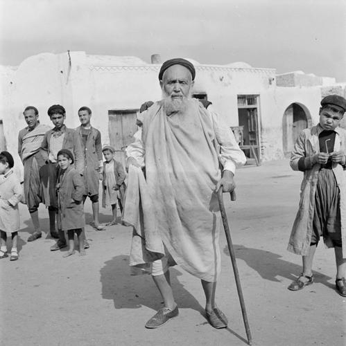 Portret van een oude joodse man op straat